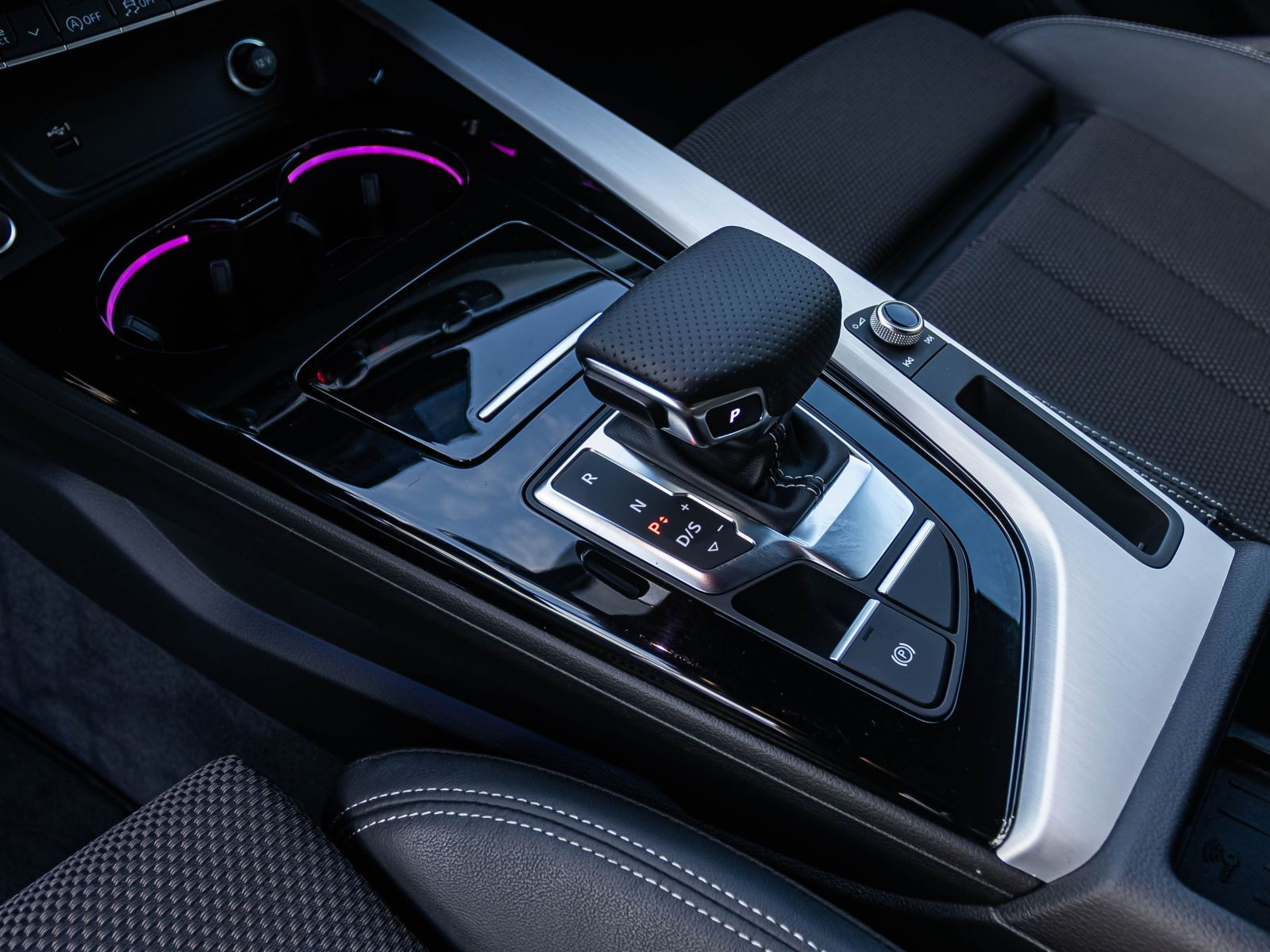 Audi A4 Avant S Line 35TFSI Stronic Navi LED ACC AHK