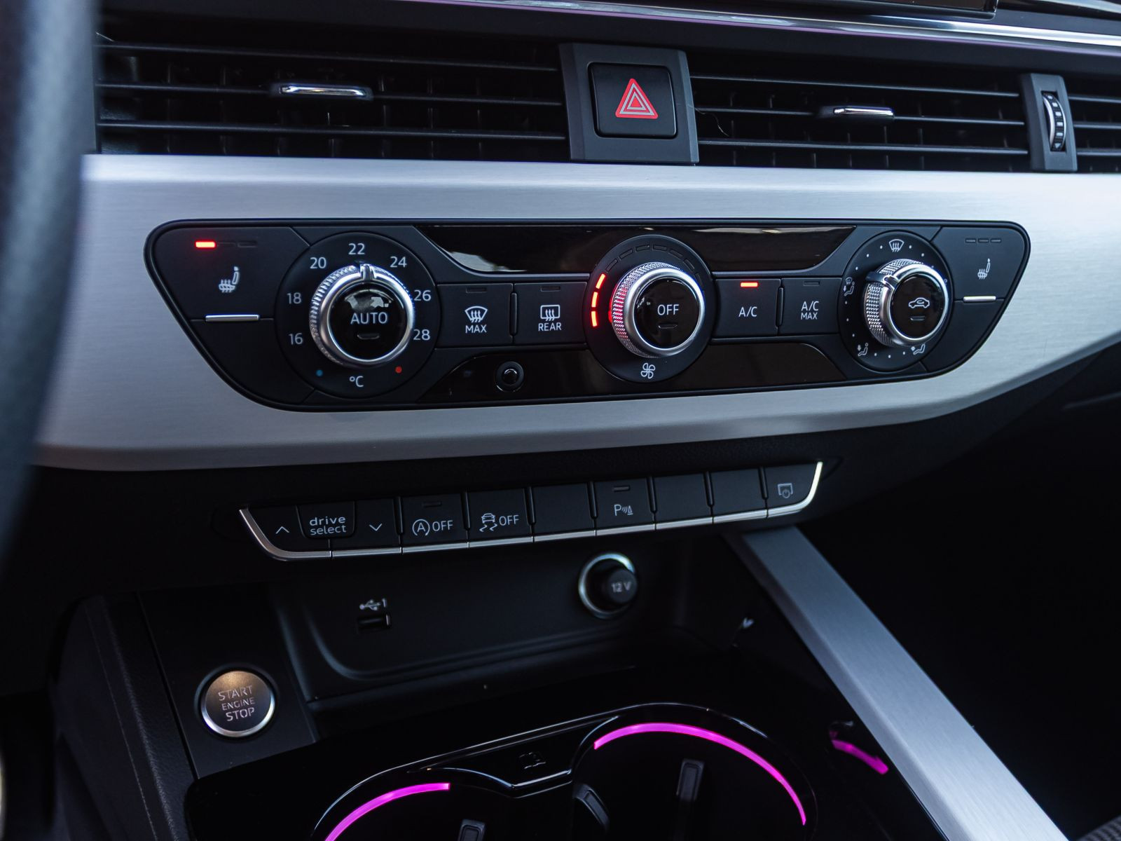 Audi A4 Avant S Line 35TFSI Stronic Navi LED ACC AHK