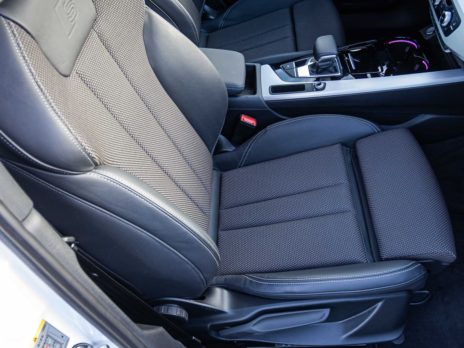 Audi A4 Avant S Line 35TFSI Stronic Navi LED ACC AHK