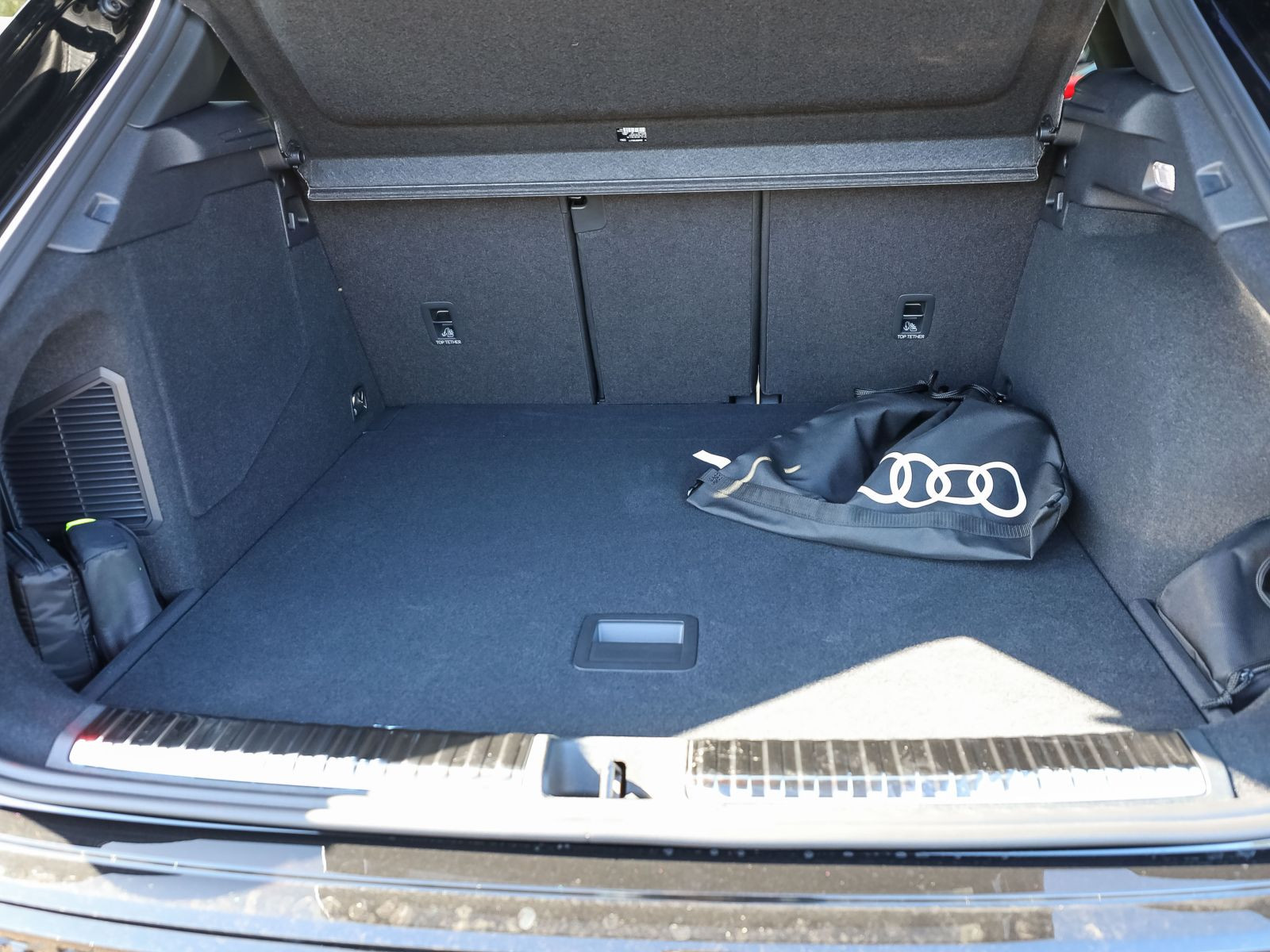 Audi Q3 SUV e-hybrid 200kW TechPlus / 2x S line / 19" AHK /  0,5%