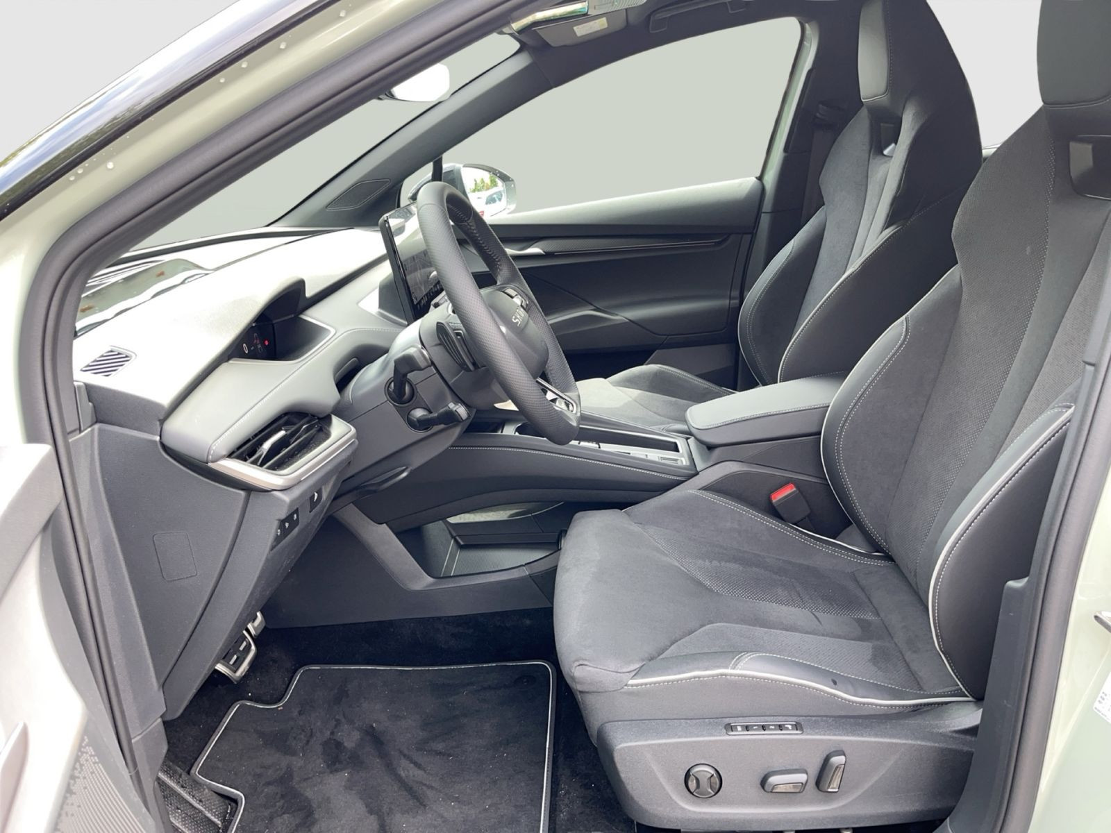 Skoda Elroq 85 Sportline ACC AHK LED Area View