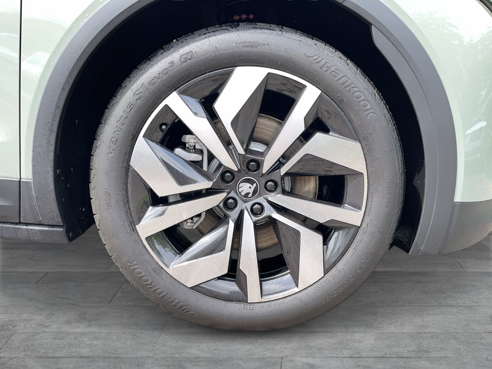 Skoda Elroq 85 Sportline ACC AHK LED Area View