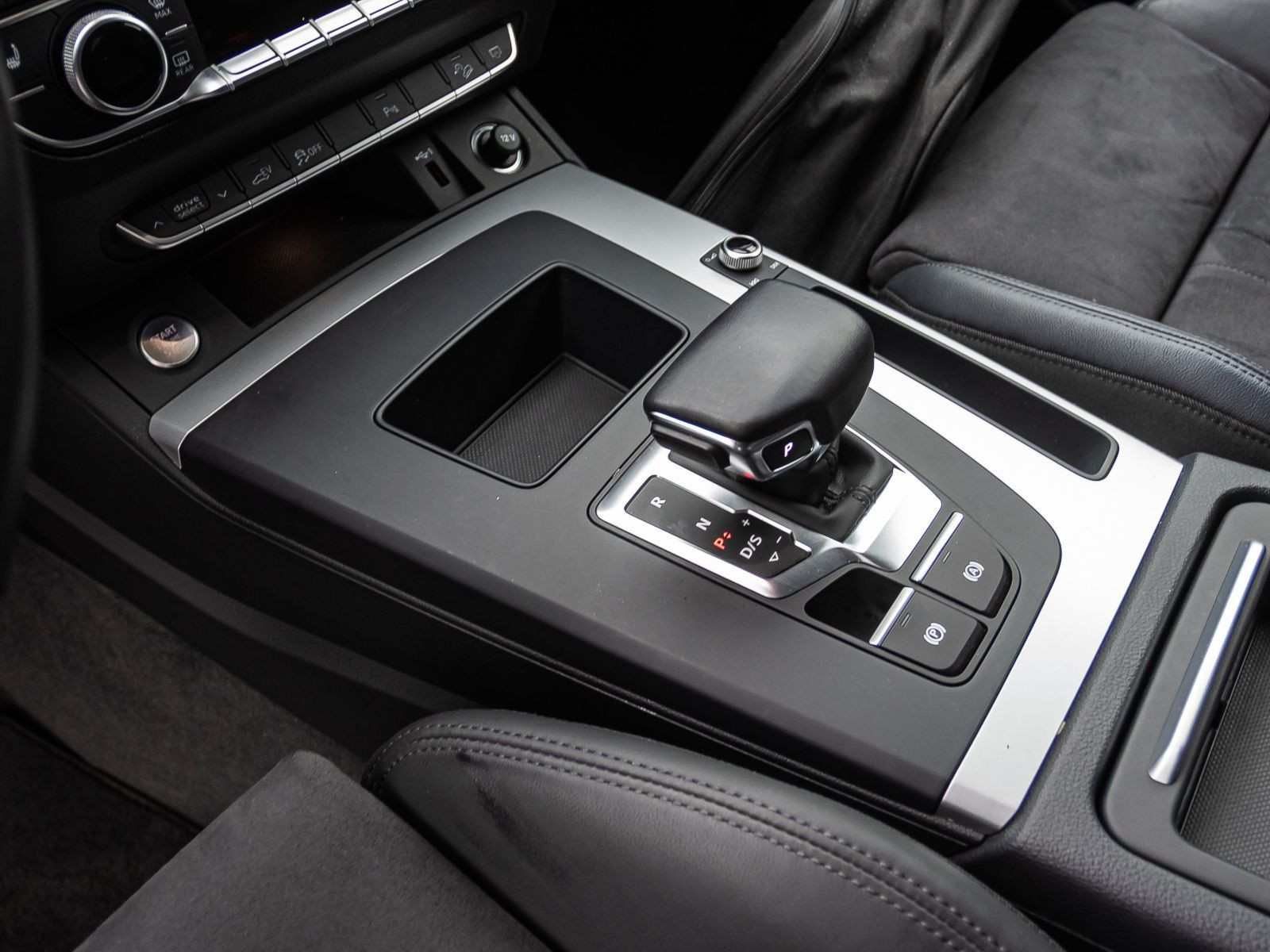 Audi Q5 50TFSI e advanced qu Navi LED Standklima ACC