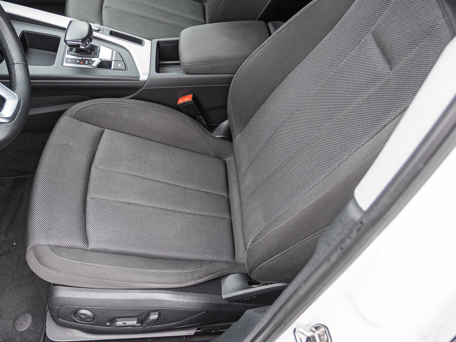 Audi A4 Avant Advanced 40TDI Stronic Navi LED ACC AHK