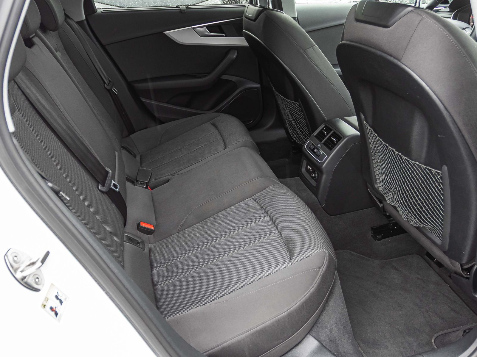 Audi A4 Avant Advanced 40TDI Stronic Navi LED ACC AHK