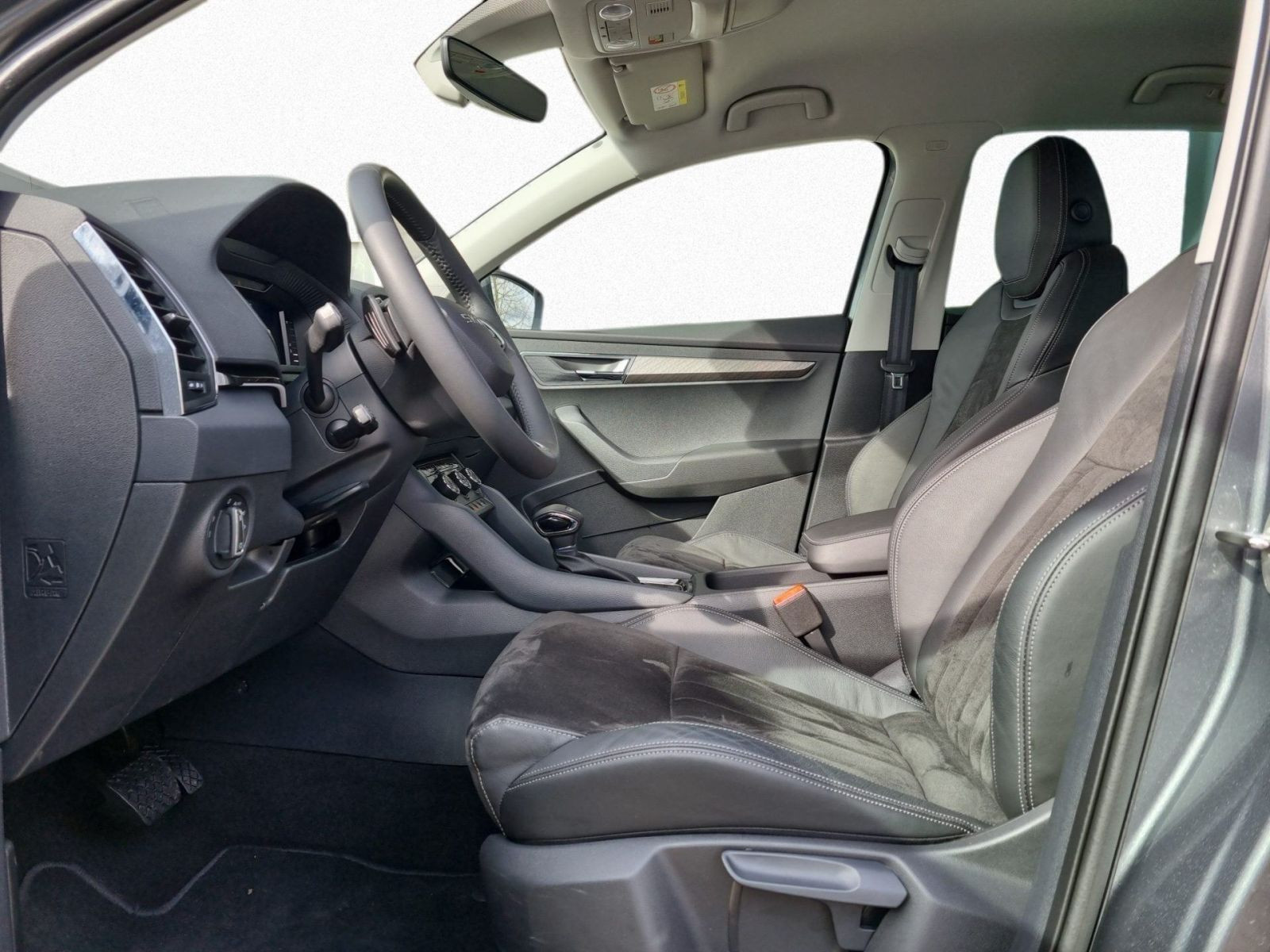 Skoda Karoq Tour 1,5 TSI DSG 360°Kamera Navi ACC AHK