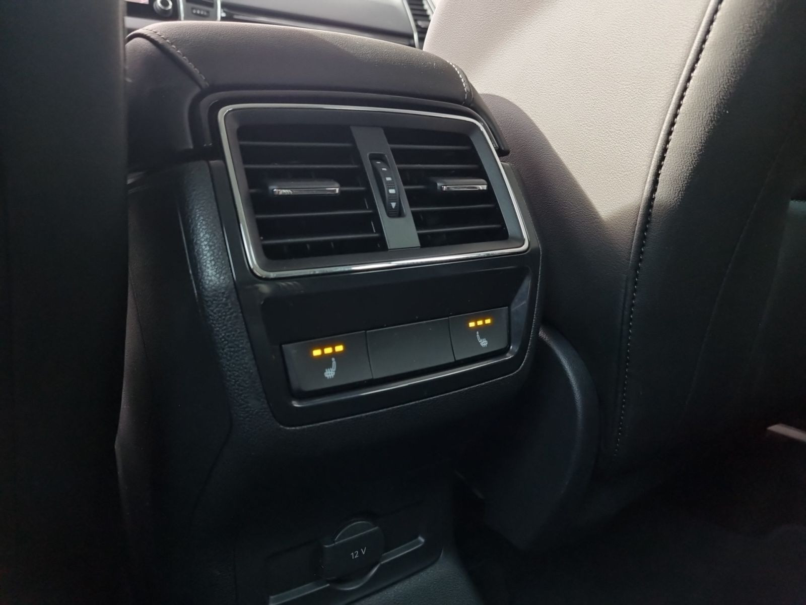 Skoda Karoq Tour 1,5 TSI DSG 360°Kamera Navi ACC AHK