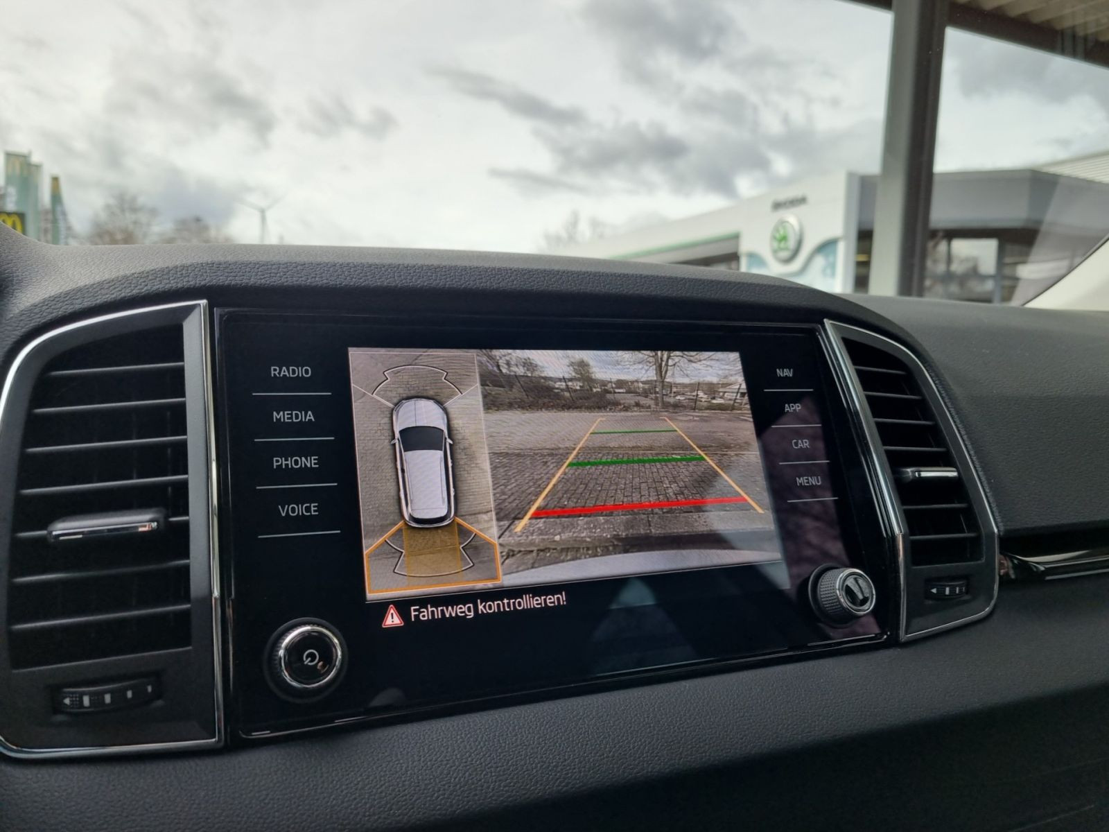 Skoda Karoq Tour 1,5 TSI DSG 360°Kamera Navi ACC AHK