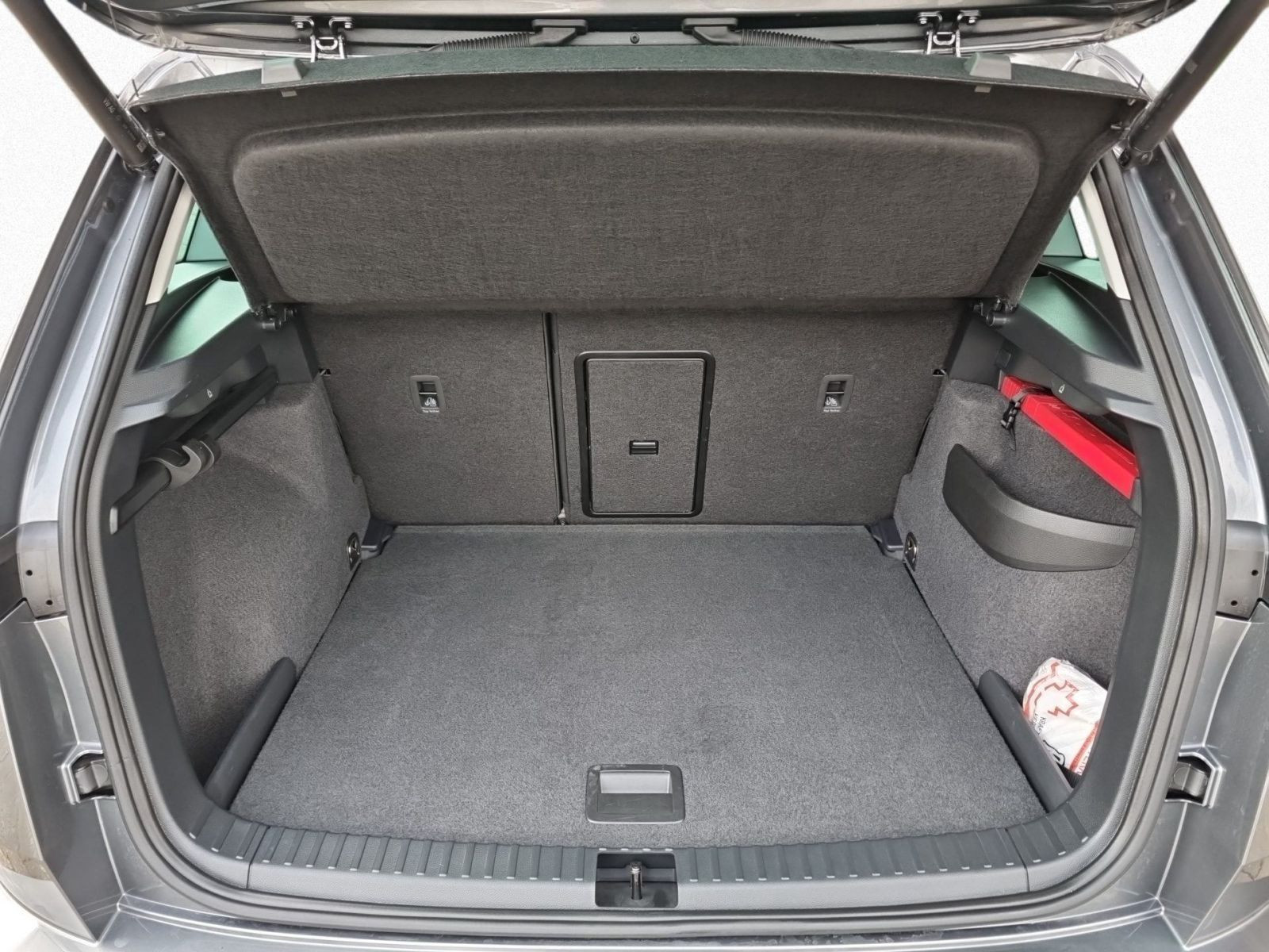 Skoda Karoq Tour 1,5 TSI DSG 360°Kamera Navi ACC AHK