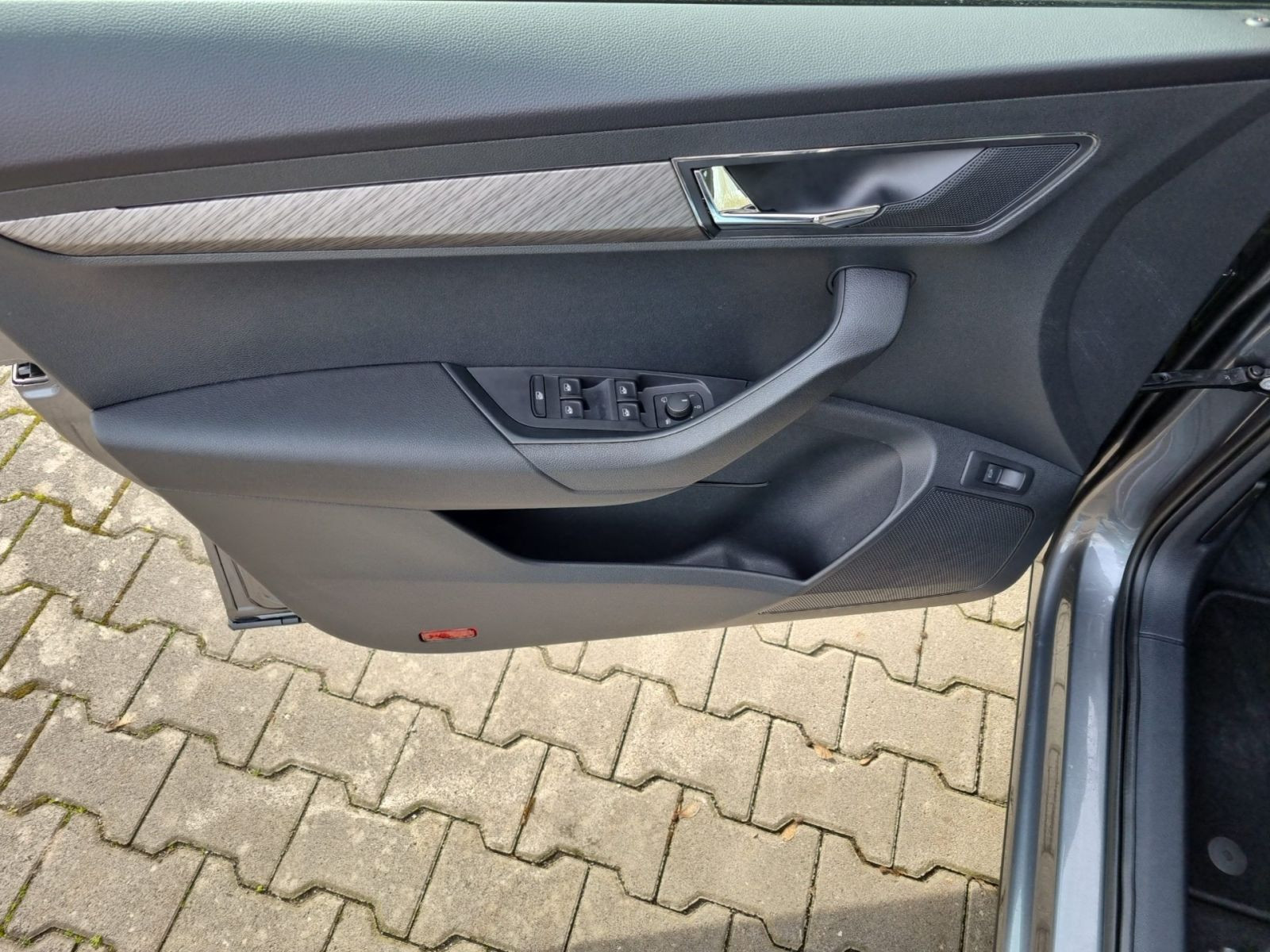 Skoda Karoq Tour 1,5 TSI DSG 360°Kamera Navi ACC AHK