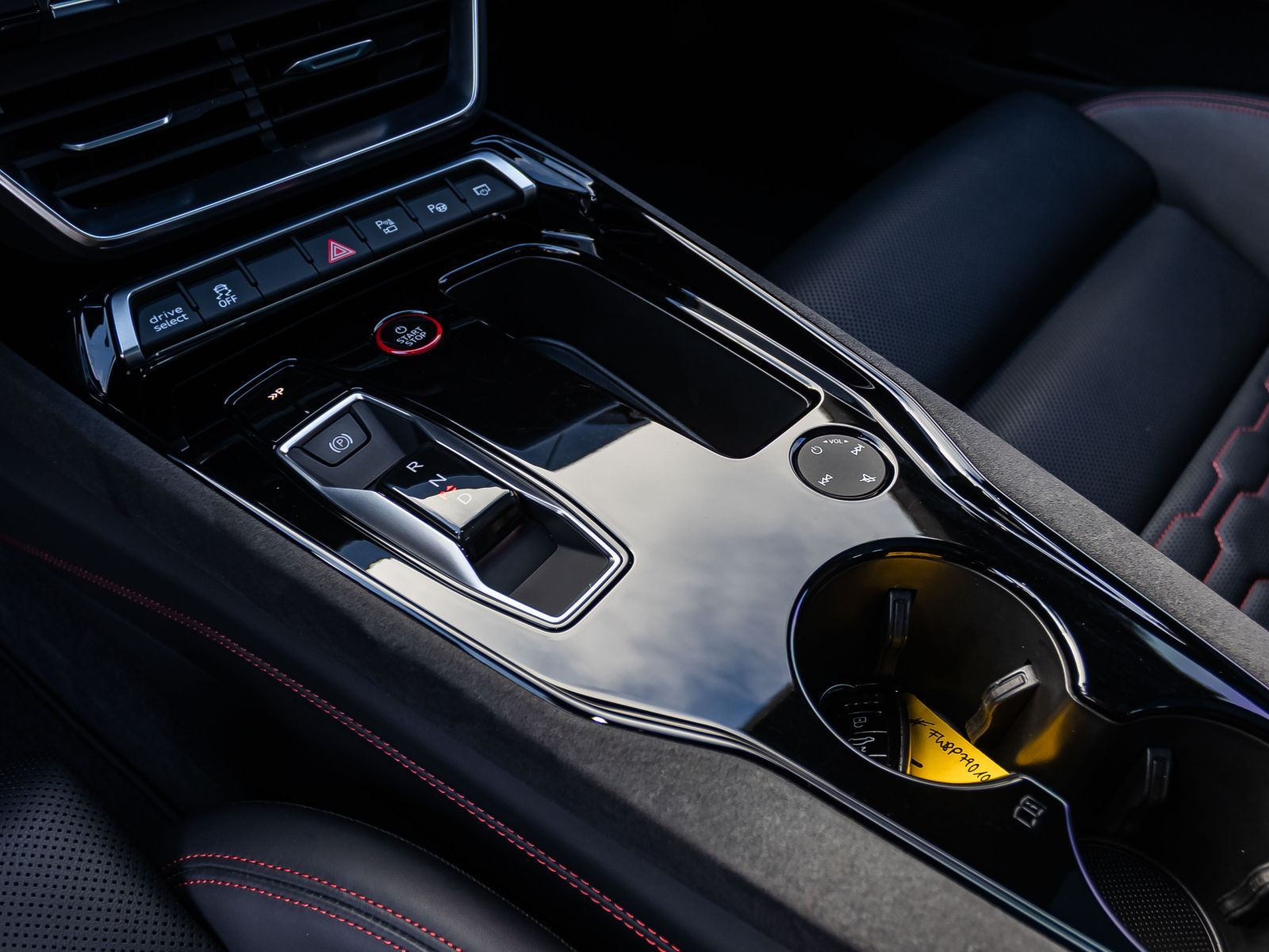 Audi RS e-tron GT HuD Standklima Luftfederung Panorama DCC