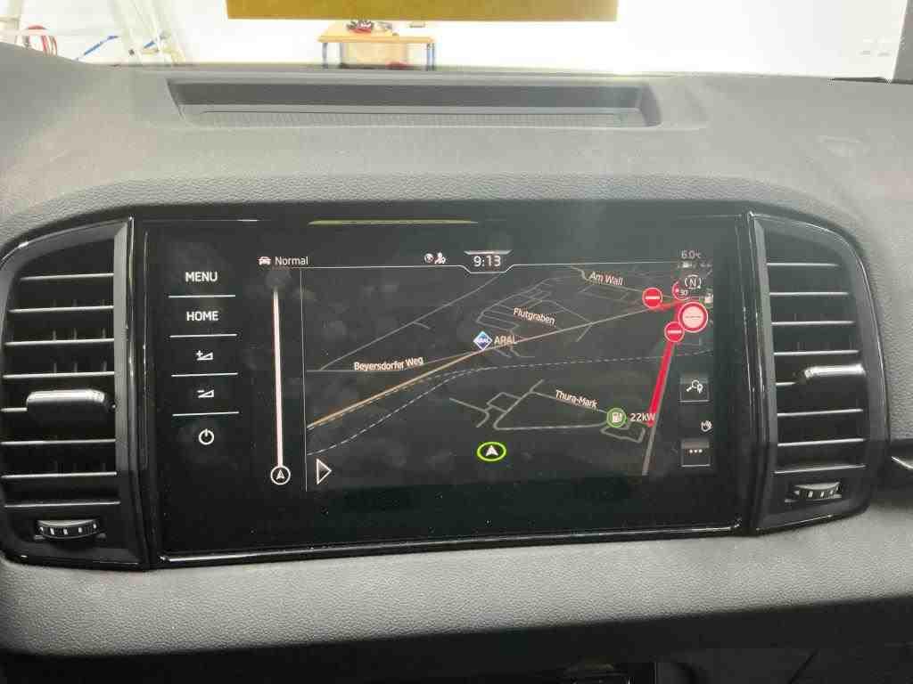 Skoda Karoq Sportline 2.0TDI DSG Navi LED ACC AHK EPH