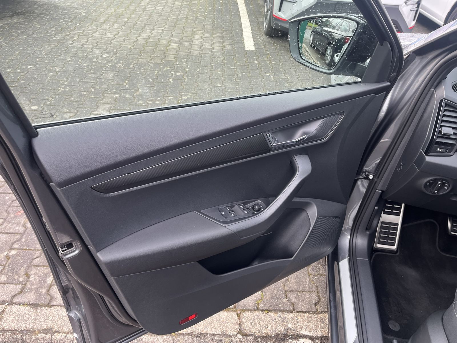 Skoda Karoq Sportline 2.0TDI DSG Navi LED ACC AHK EPH