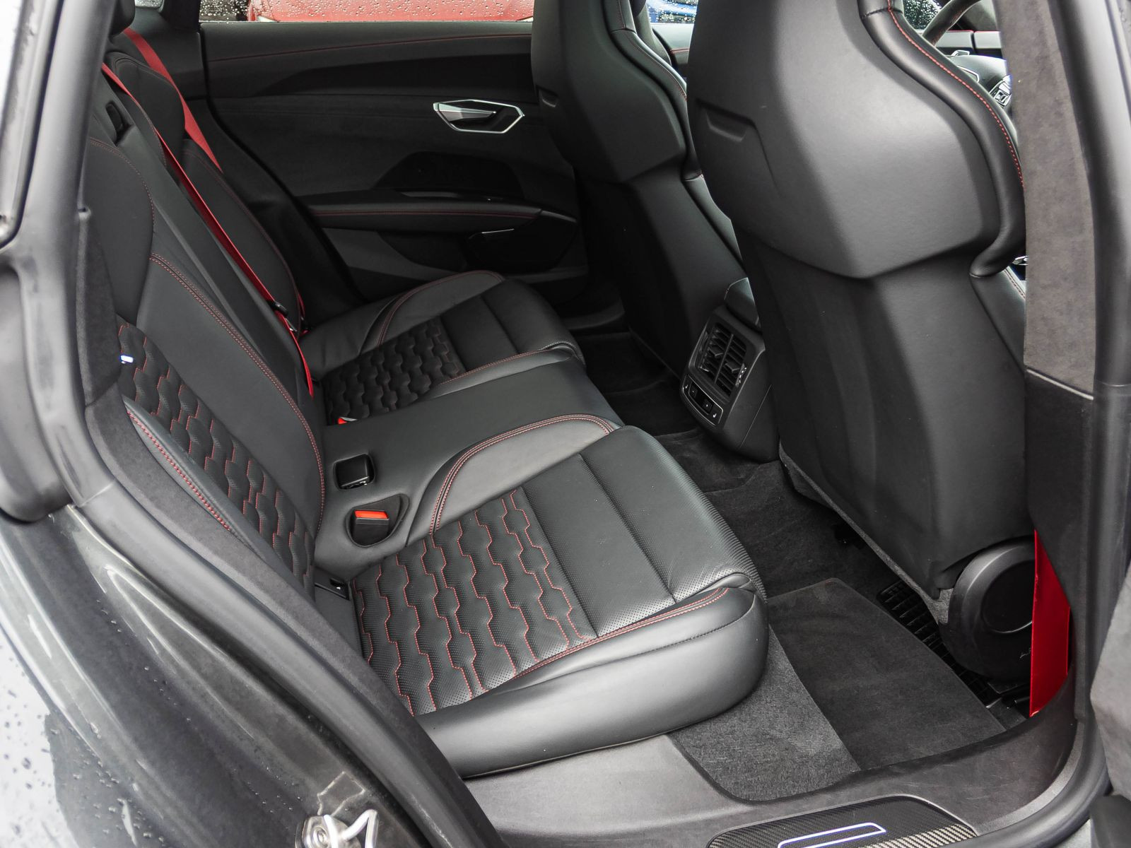 Audi RS e-tron GT Navi HuD Panorama Luftfederung ACC