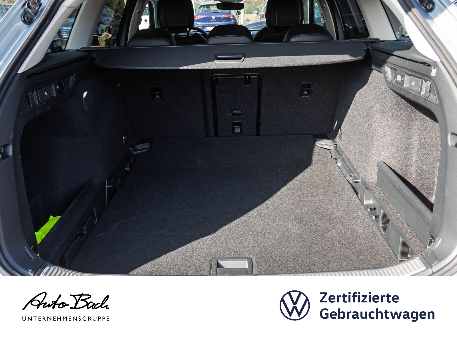 Volkswagen Passat Variant Business 1.5 eTSI DSG Navi LED ACC AHK