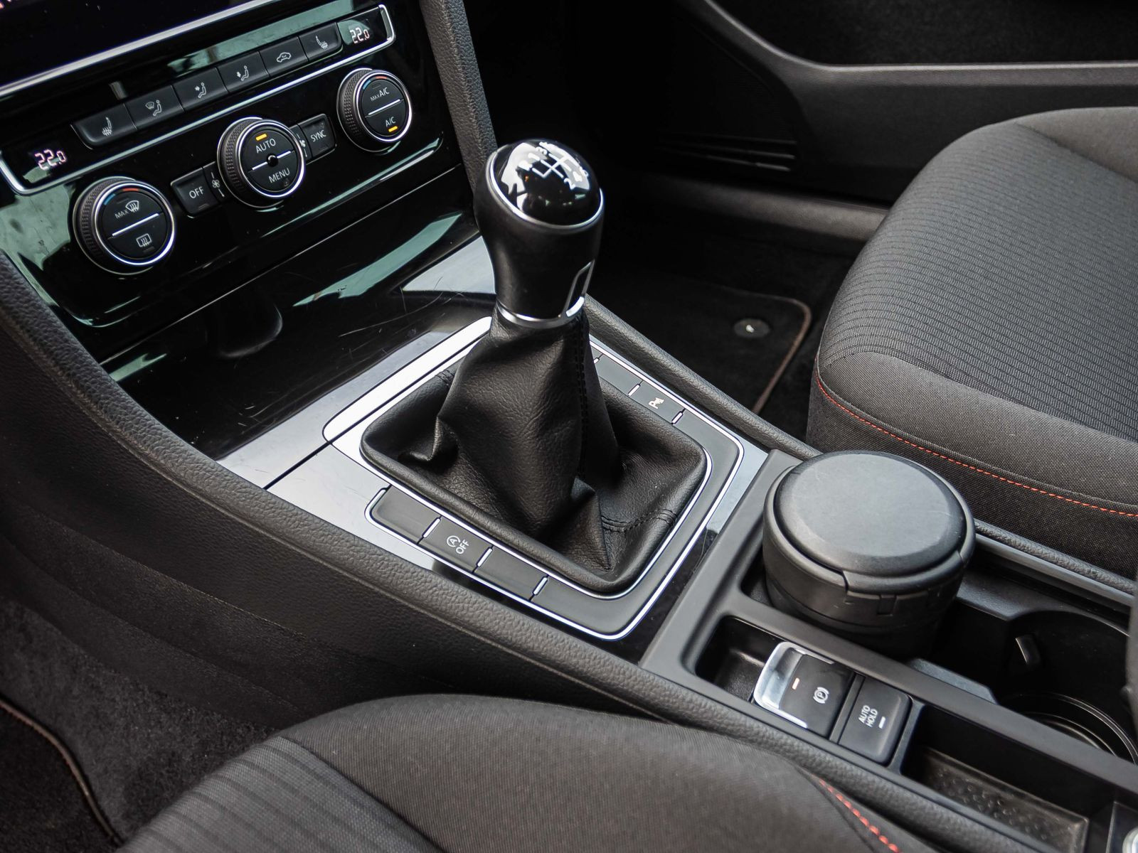 Volkswagen Golf SOUND 1.0TSI Navi ACC EPH CarPlay