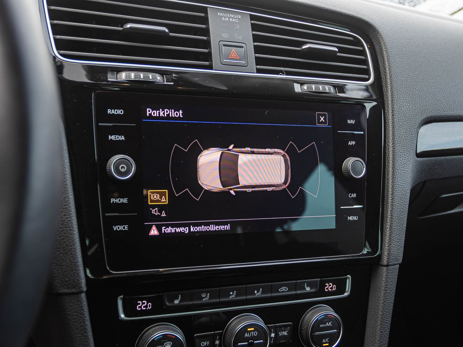 Volkswagen Golf SOUND 1.0TSI Navi ACC EPH CarPlay