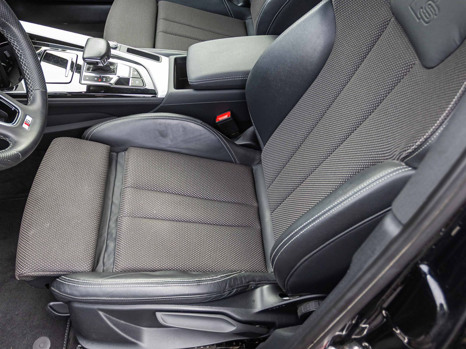 Audi A4 Avant S line 40TDI qu Stronic Navi LED EPH AHK