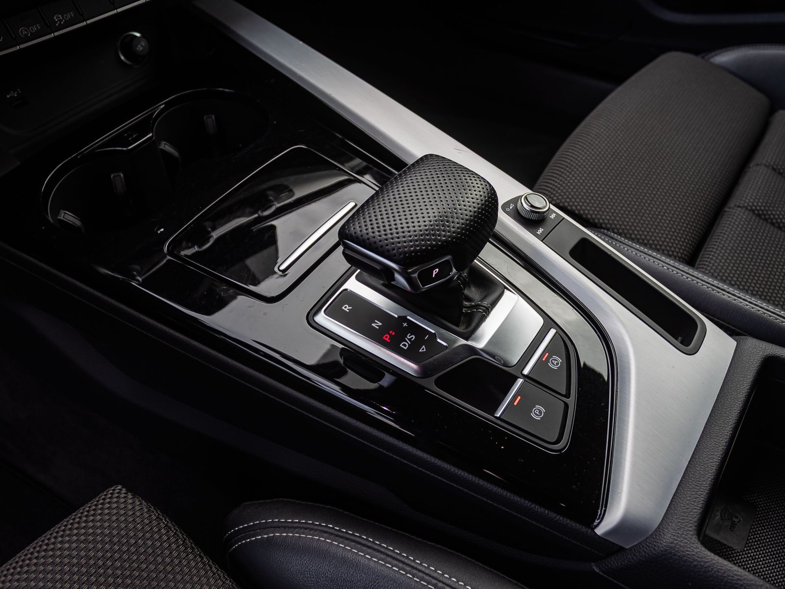 Audi A4 Avant S line 40TDI qu Stronic Navi LED EPH AHK