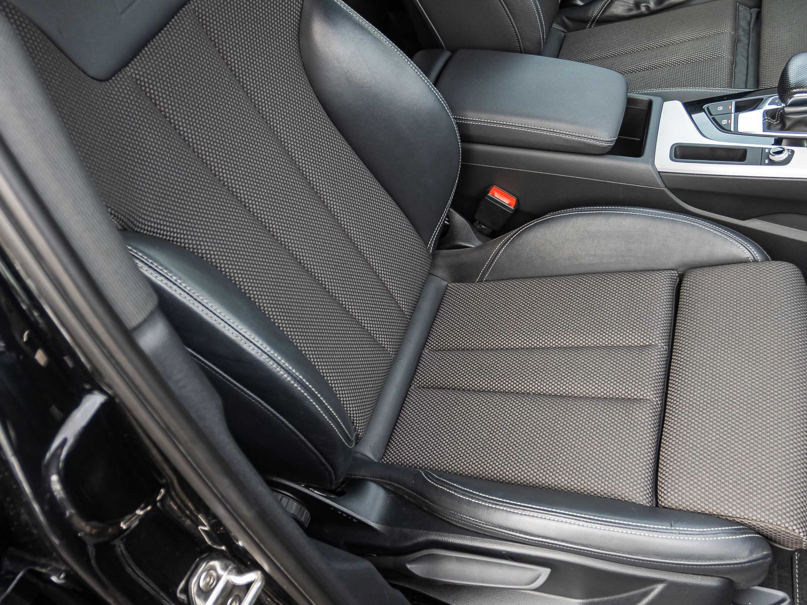 Audi A4 Avant S line 40TDI qu Stronic Navi LED EPH AHK