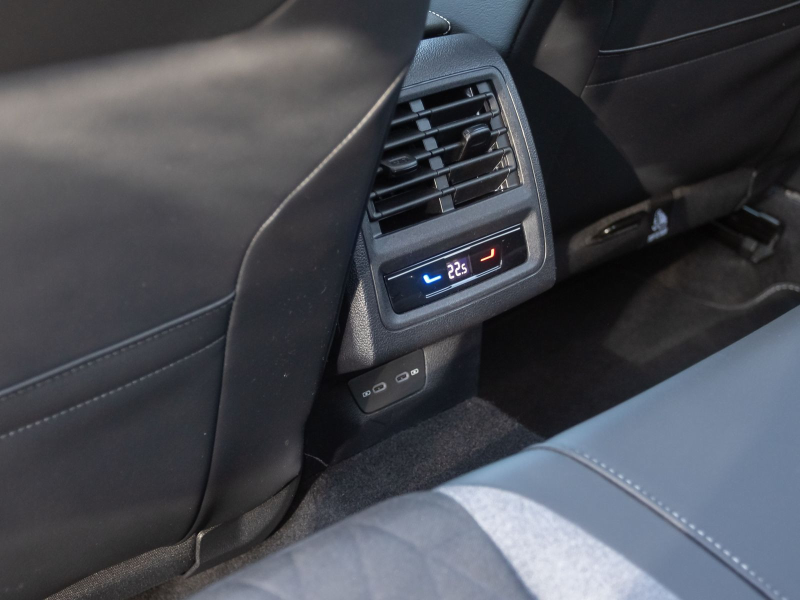 Volkswagen Golf VIII "Goal" 1.5TSI LED Panorama CarPlay ACC EPH DAB