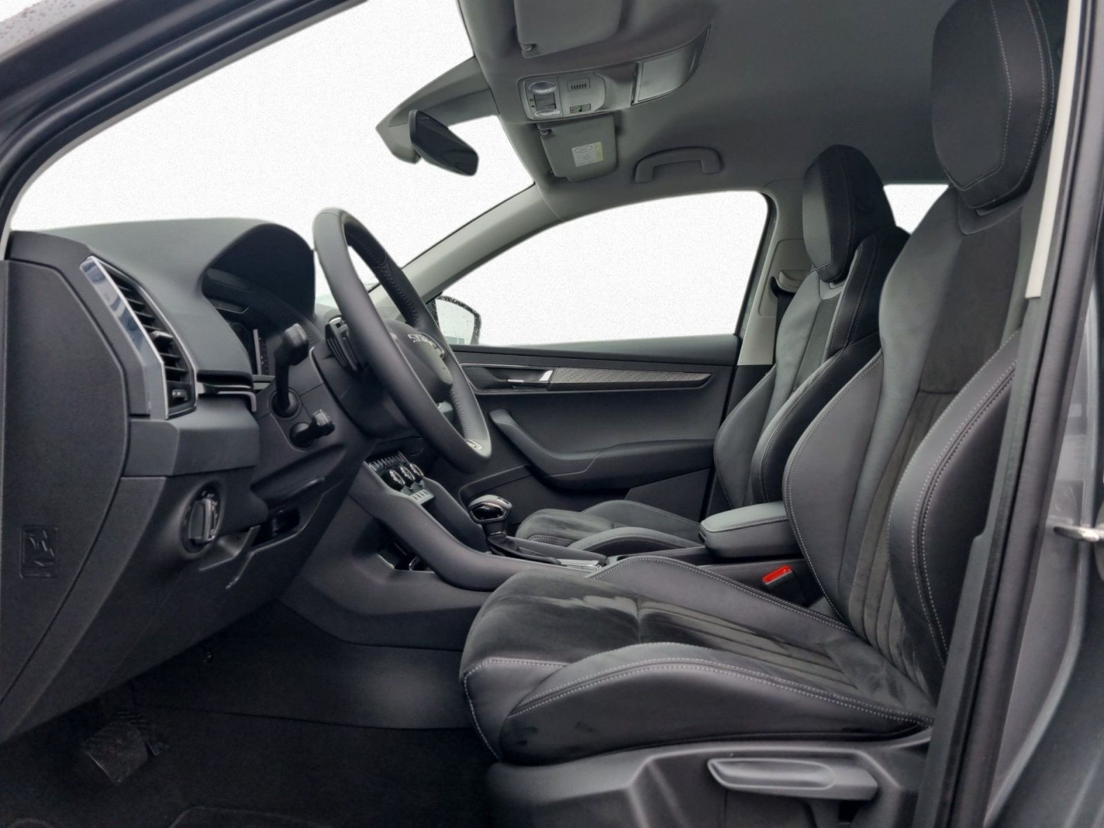 Skoda Karoq Tour 1.5 TSI DSG 360°Kamera Navi  LED AHK