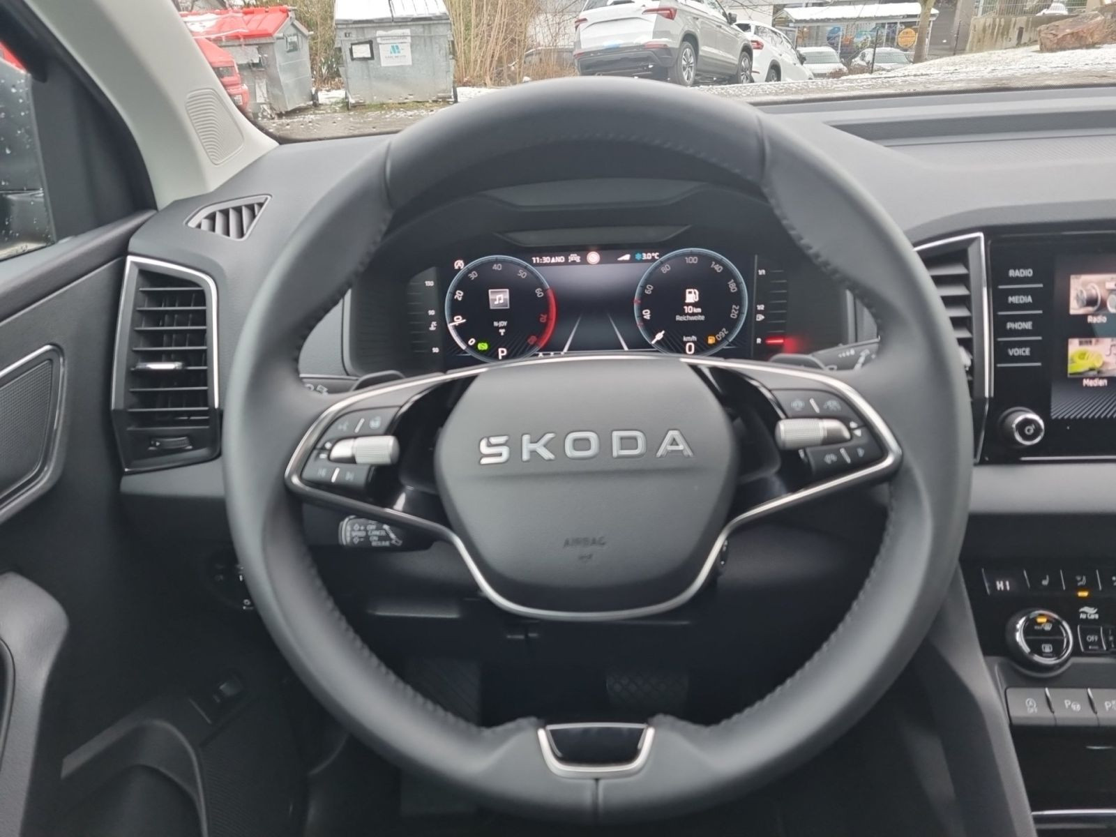 Skoda Karoq Tour 1.5 TSI DSG 360°Kamera Navi  LED AHK