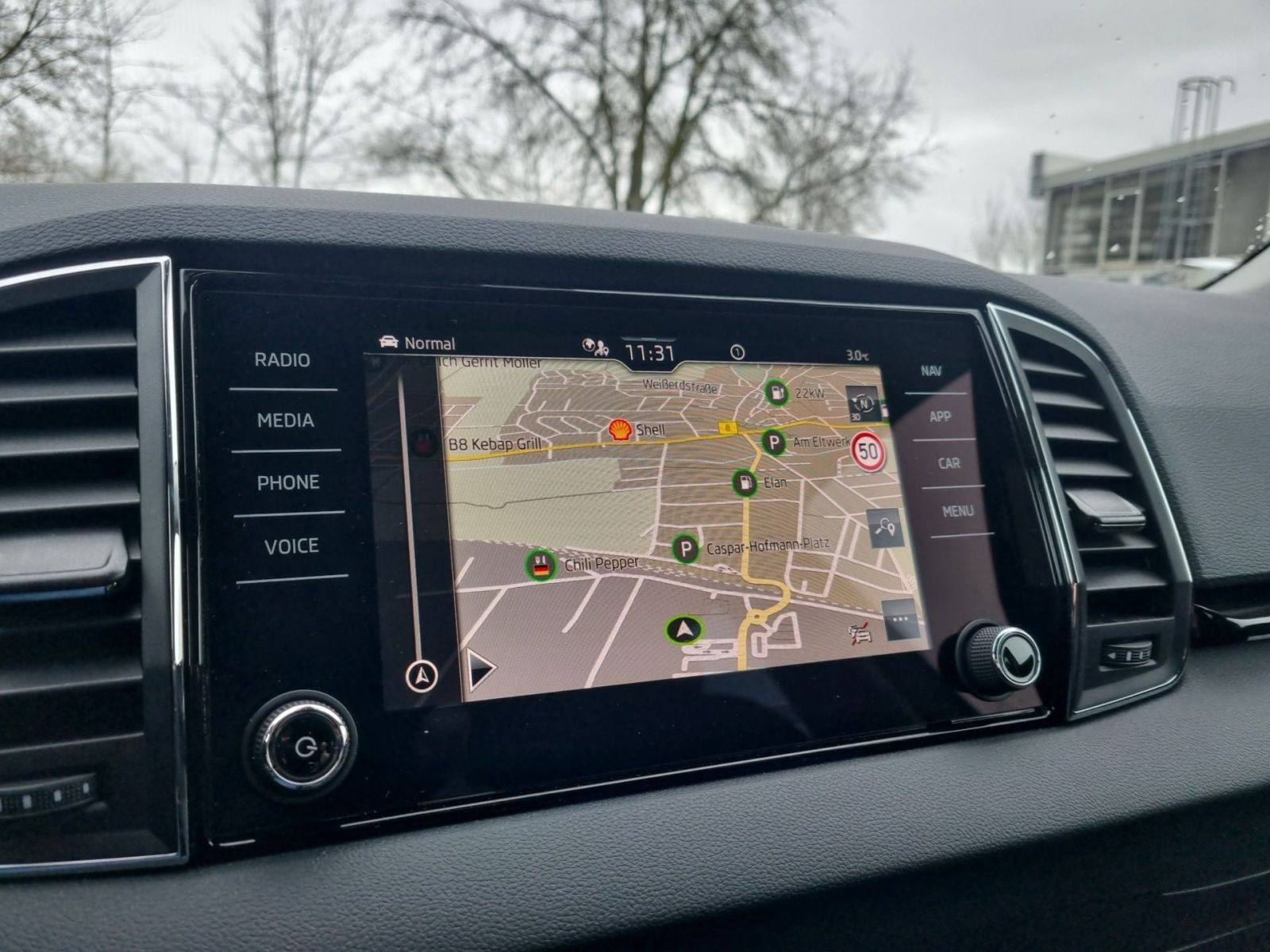 Skoda Karoq Tour 1.5 TSI DSG 360°Kamera Navi  LED AHK