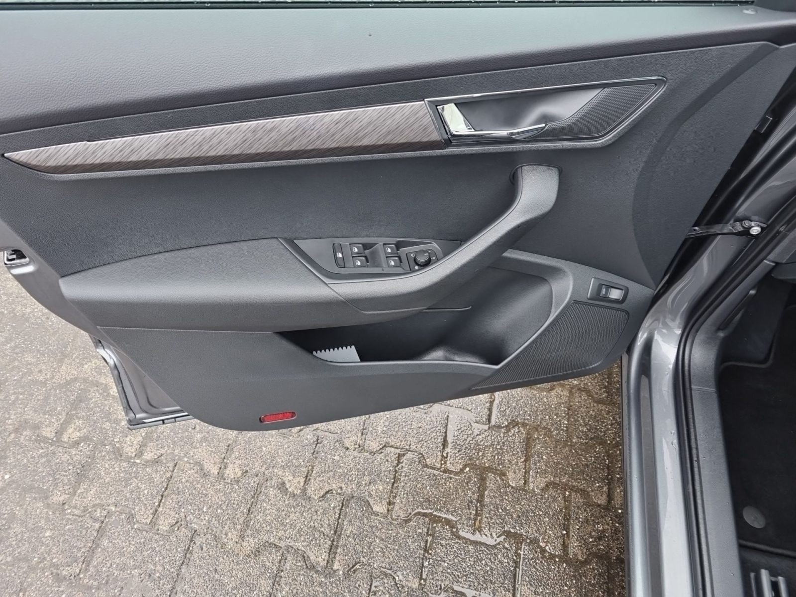 Skoda Karoq Tour 1.5 TSI DSG 360°Kamera Navi  LED AHK