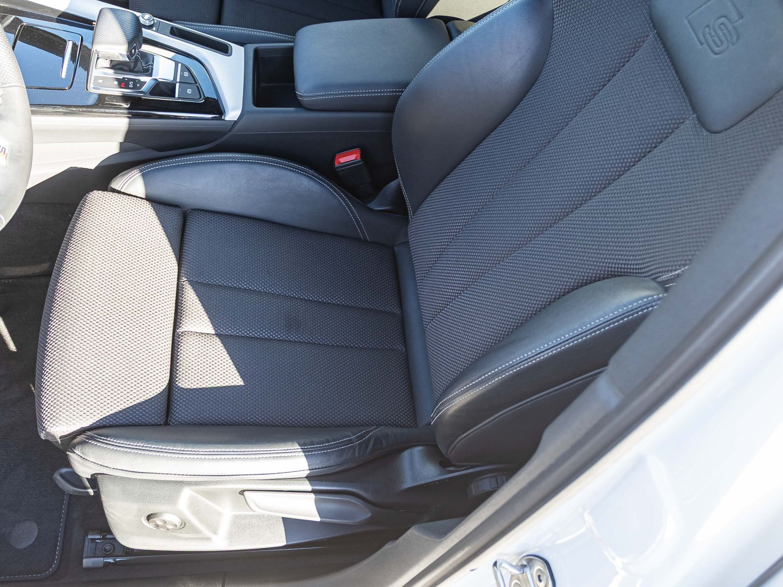 Audi A4 Avant S line 40TDI Stronic Navi LED CarPlay EPH