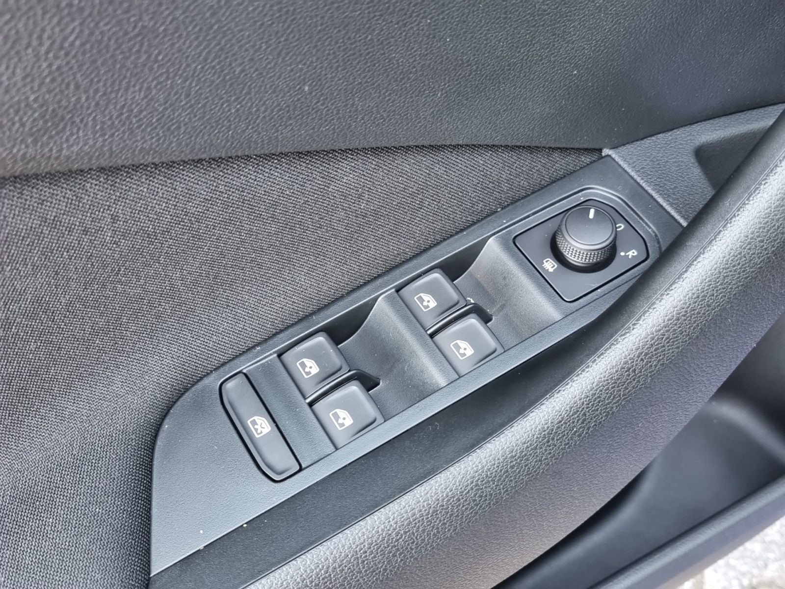 Skoda Kamiq Essence 1,0 TSI LED SmartLink PDC GRA