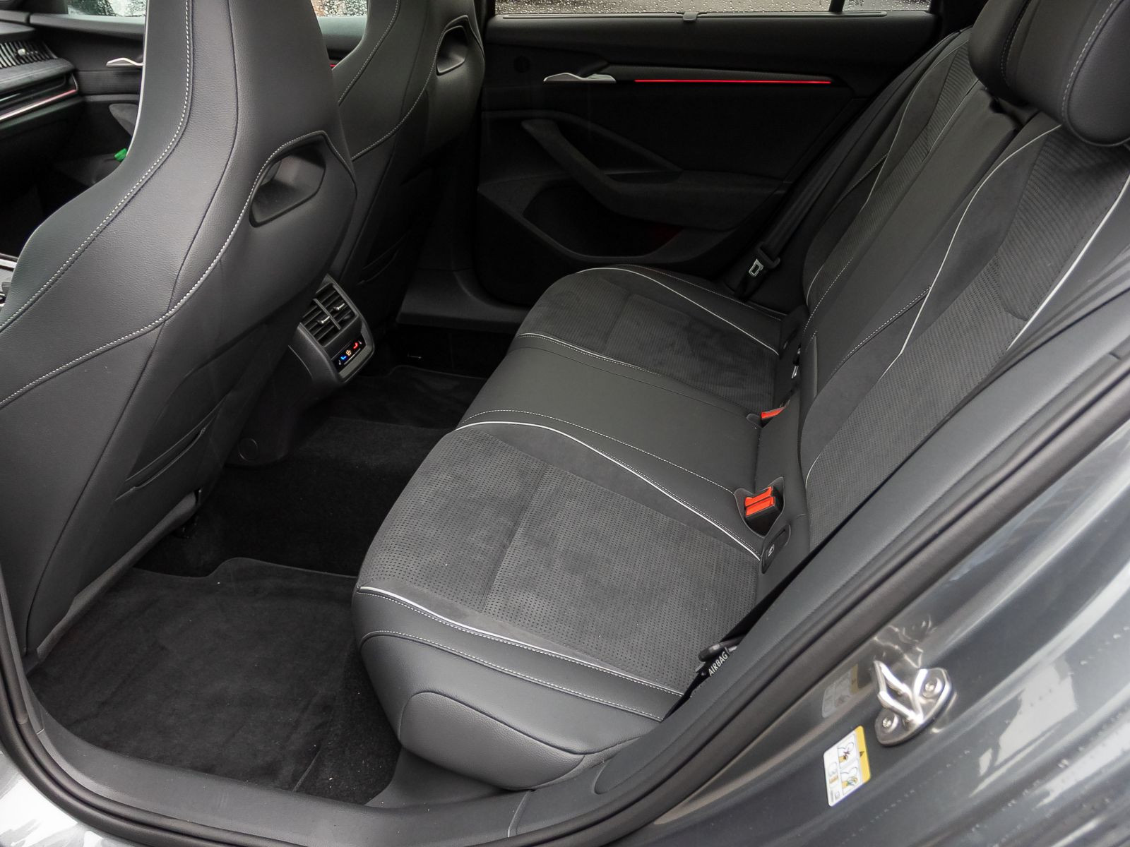 Skoda Superb Combi Sportline DSG 4x4 DCC ACC AHK LED