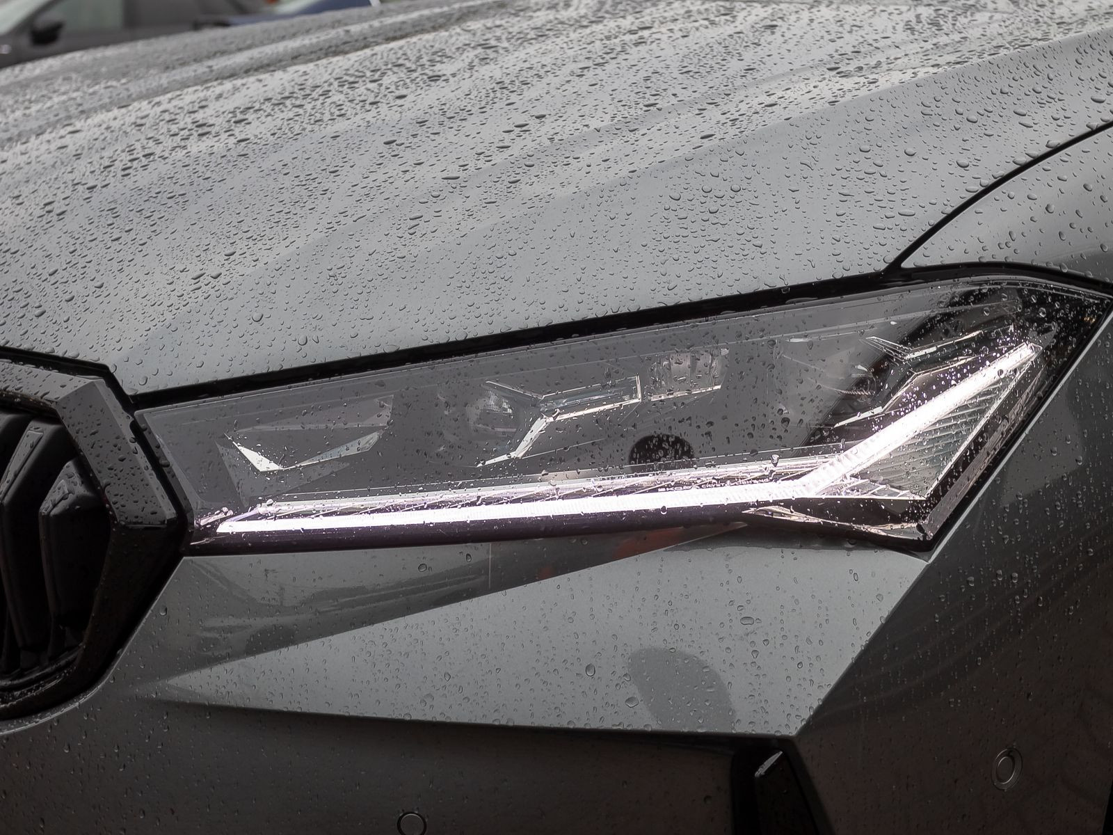 Skoda Superb Combi Sportline DSG 4x4 DCC ACC AHK LED