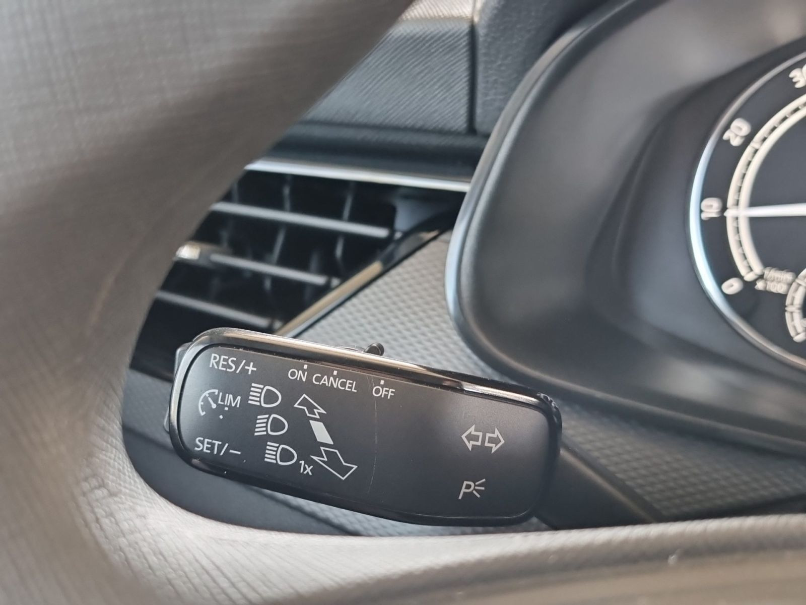 Skoda Kamiq Active 1,0 TSI Sitzhheizung EPH Car Play