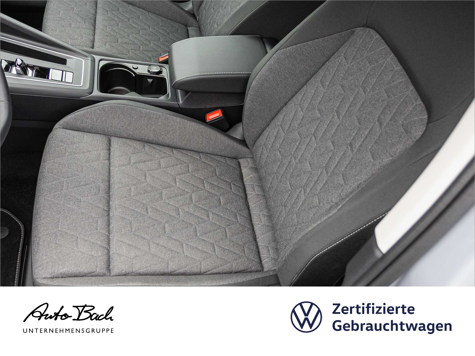 Volkswagen Golf VIII Life 1.5 eTSI DSG LED CarPlay ACC EPH DAB