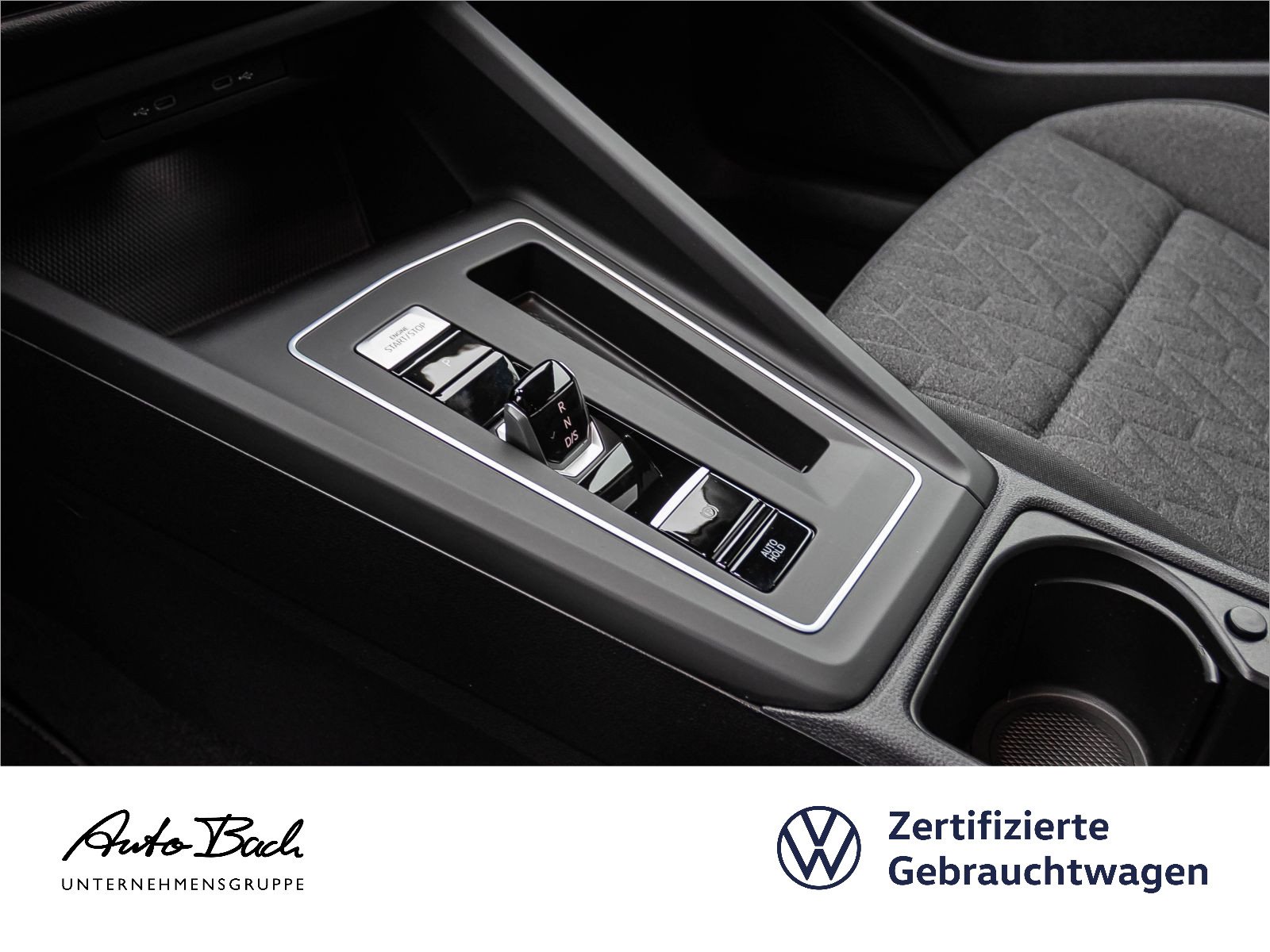 Volkswagen Golf VIII Life 1.5 eTSI DSG LED CarPlay ACC EPH DAB