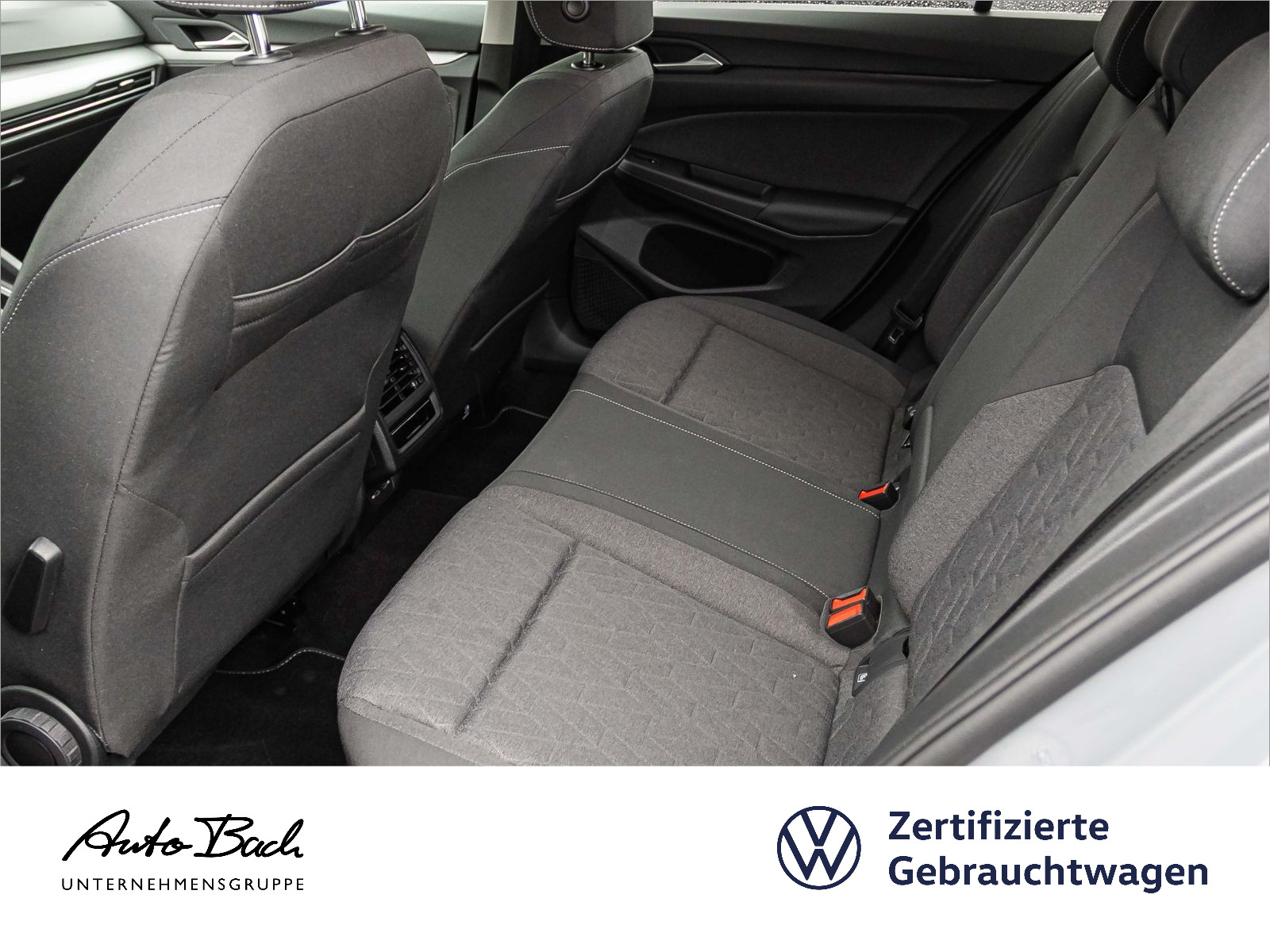 Volkswagen Golf VIII Life 1.5 eTSI DSG LED CarPlay ACC EPH DAB