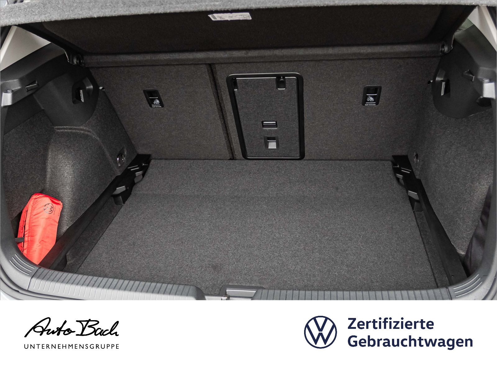 Volkswagen Golf VIII Life 1.5 eTSI DSG LED CarPlay ACC EPH DAB