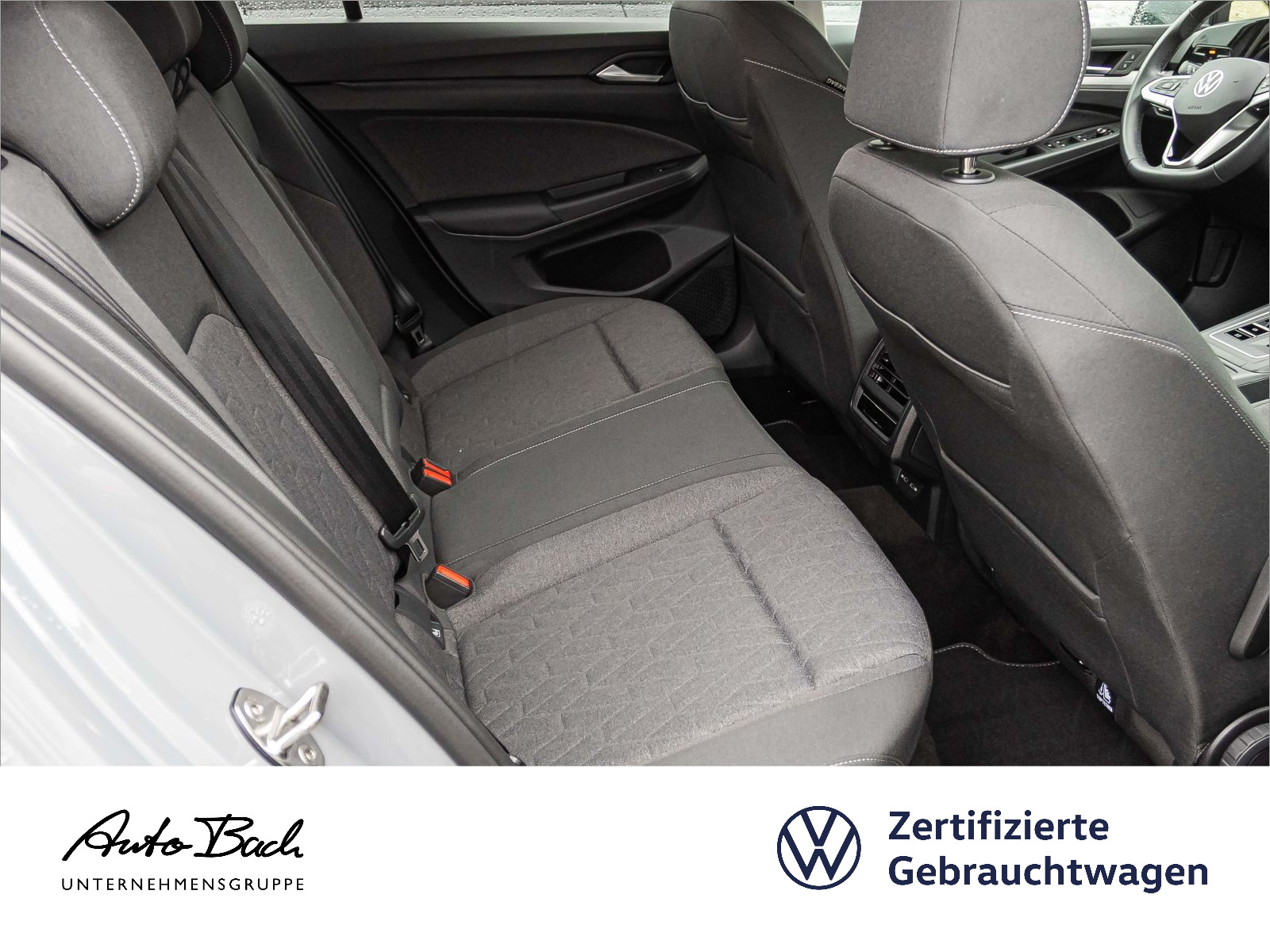 Volkswagen Golf VIII Life 1.5 eTSI DSG LED CarPlay ACC EPH DAB