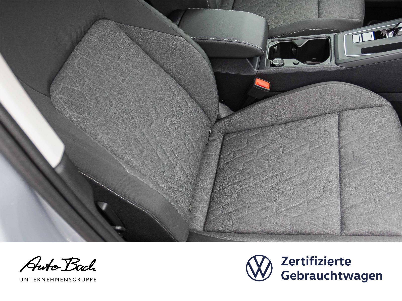 Volkswagen Golf VIII Life 1.5 eTSI DSG LED CarPlay ACC EPH DAB