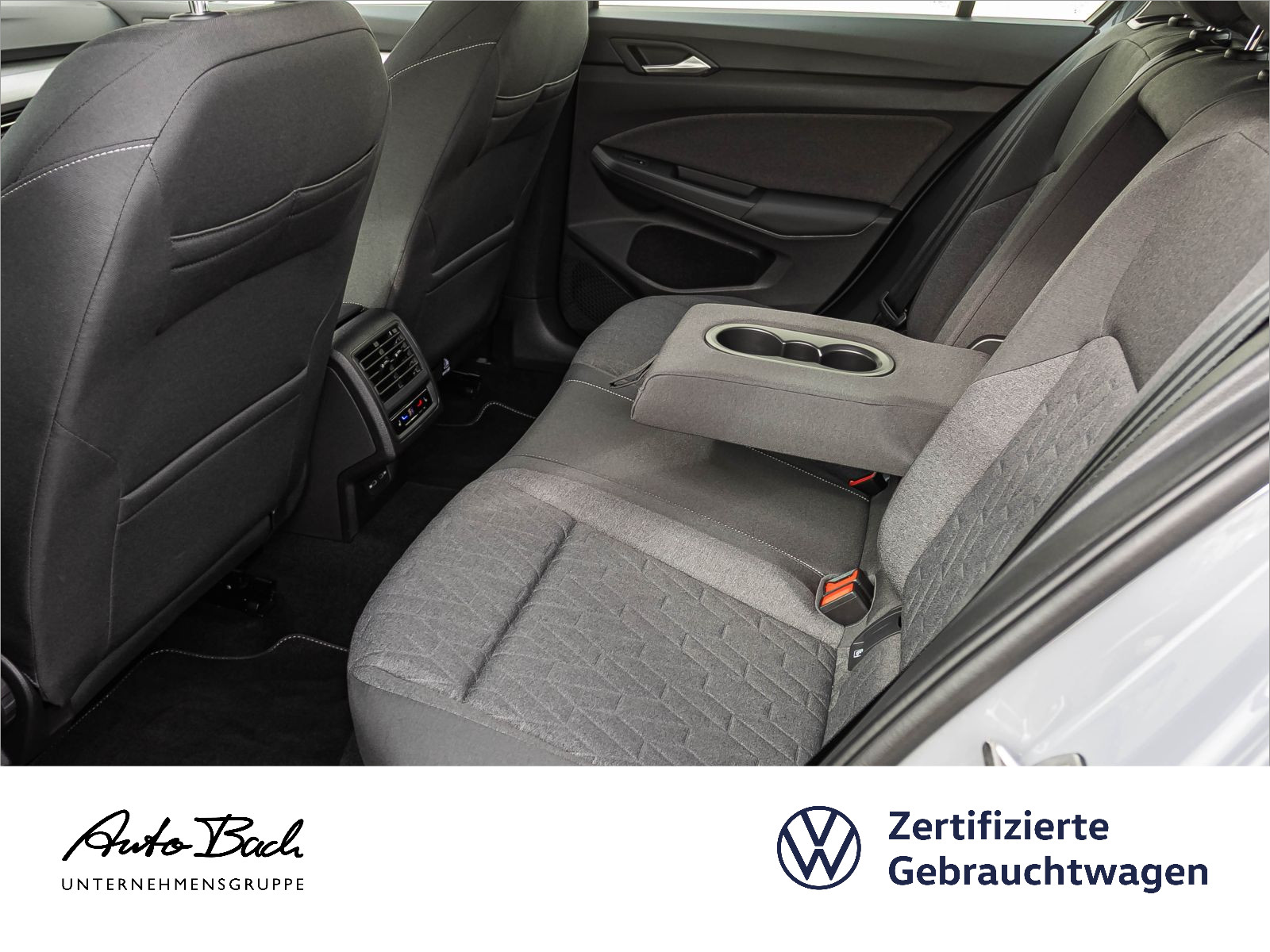 Volkswagen Golf VIII Life 1.5TSI LED Standhzg CarPlay ACC EPH