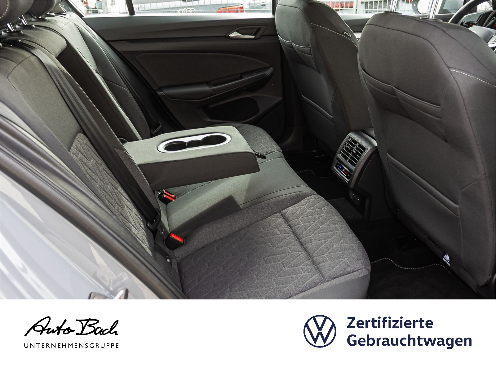 Volkswagen Golf VIII Life 1.5TSI LED Standhzg CarPlay ACC EPH