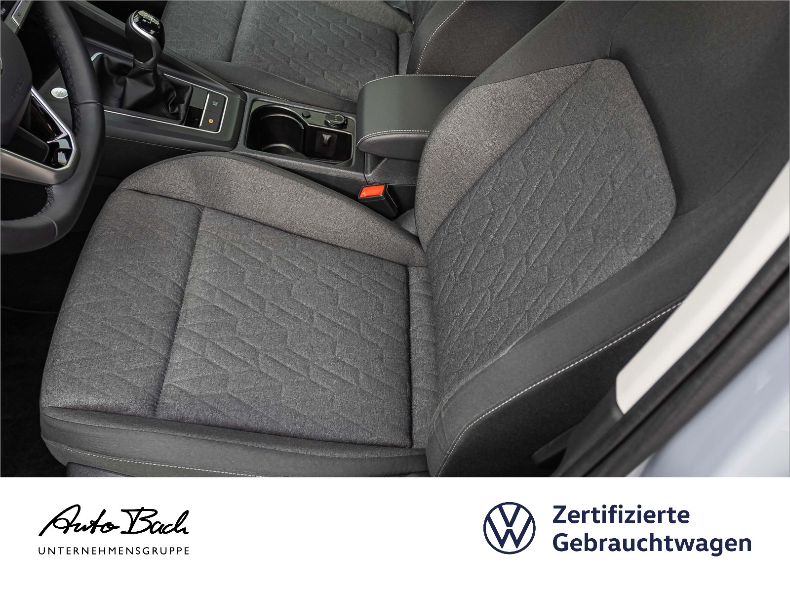 Volkswagen Golf VIII Life 1.5TSI LED Standhzg CarPlay ACC EPH