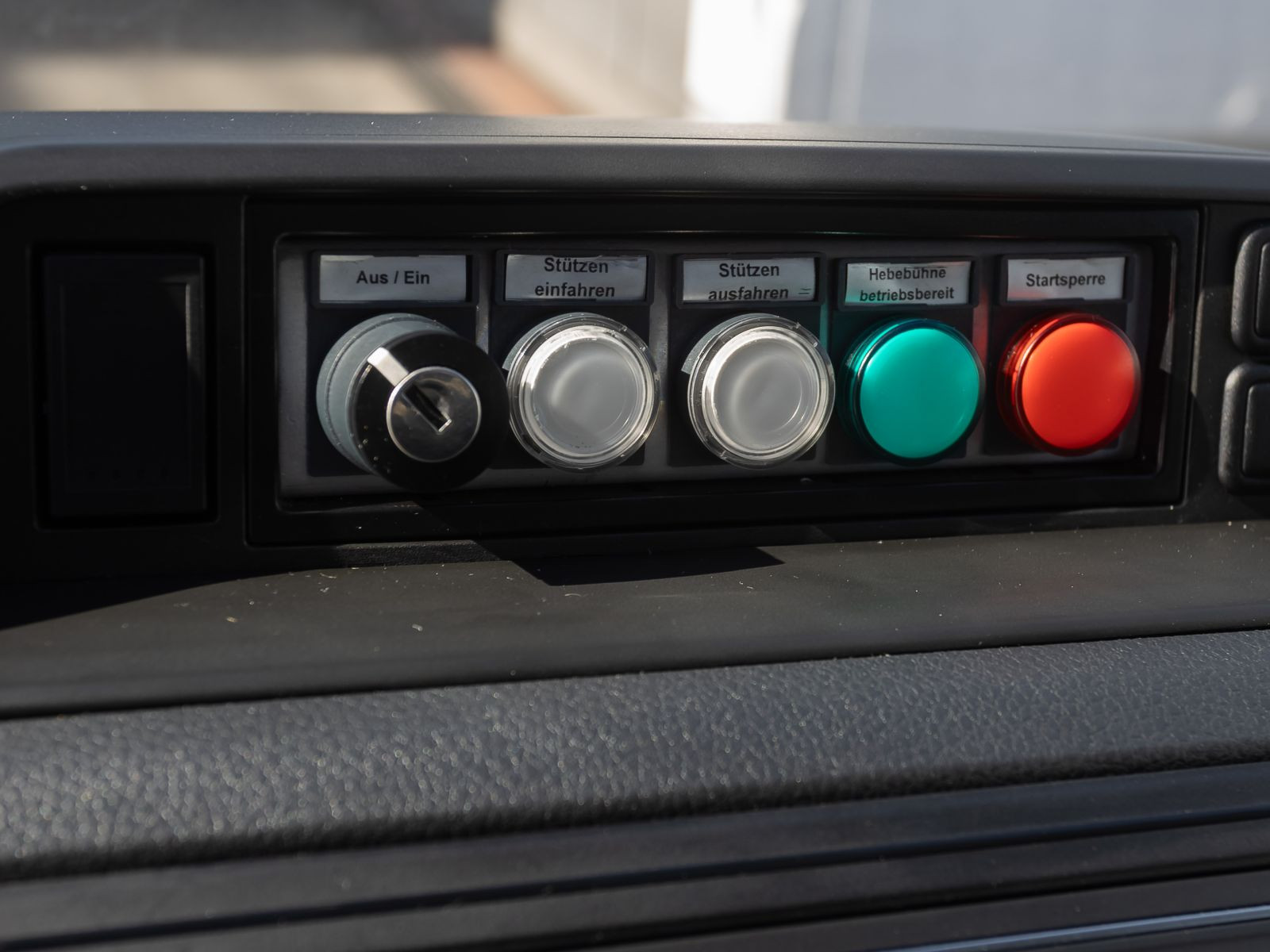 Volkswagen T6 Transporter 2.0 TSI Einzelkabine langer Radstand, mit Hebebühne