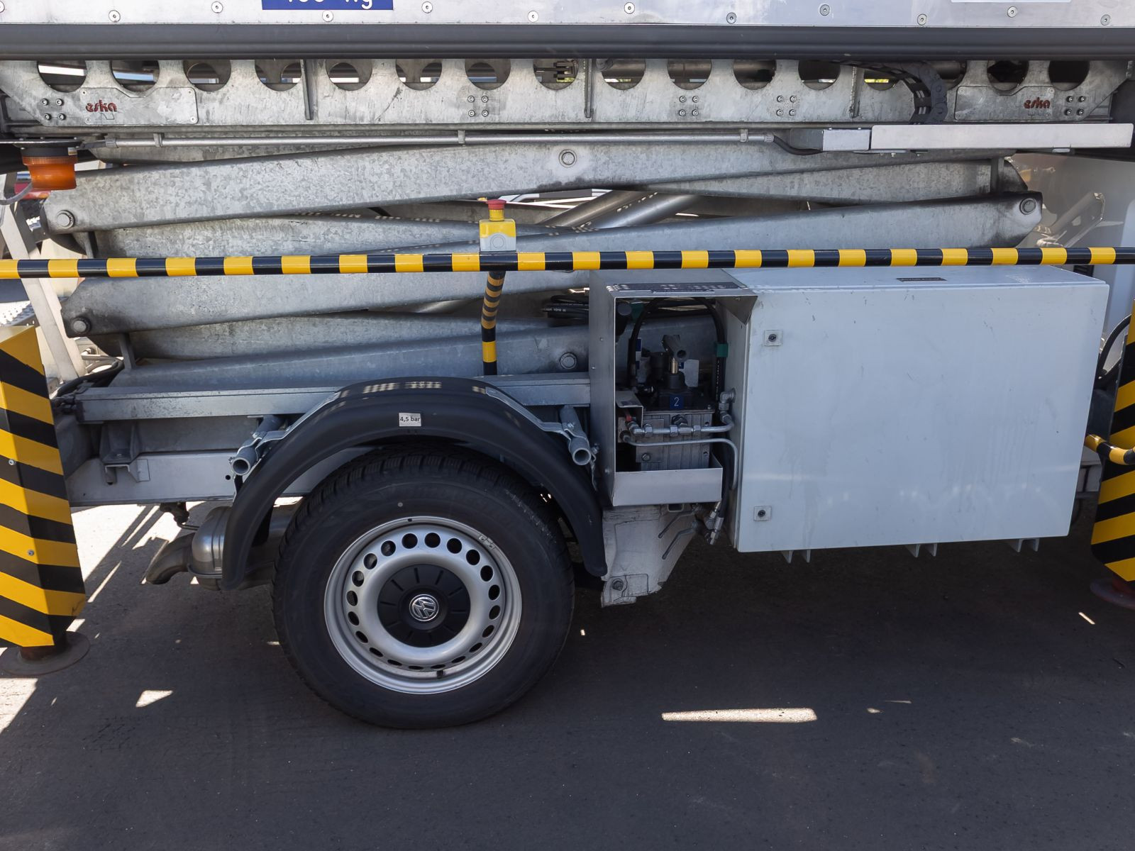 Volkswagen T6 Transporter 2.0 TSI Einzelkabine langer Radstand, mit Hebebühne