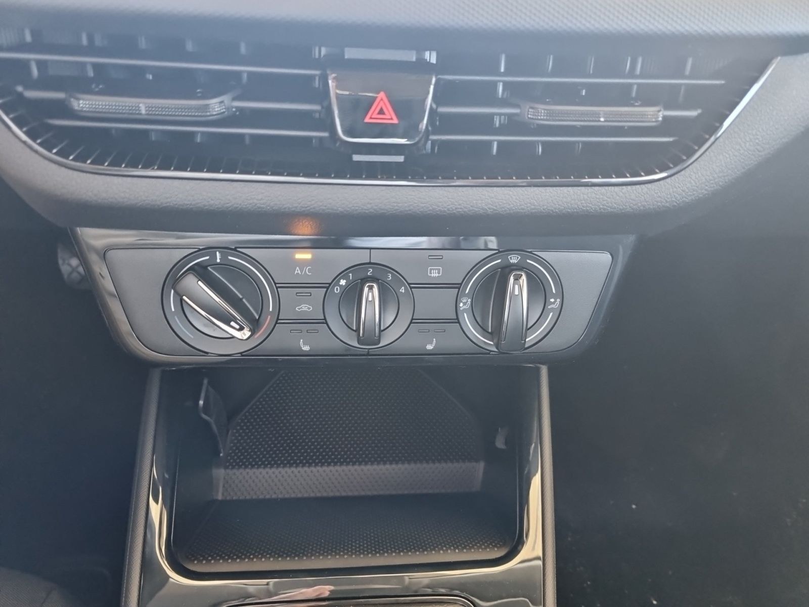 Skoda Fabia Essence 1.0 TSI Klima EPH LED Sitzhzg