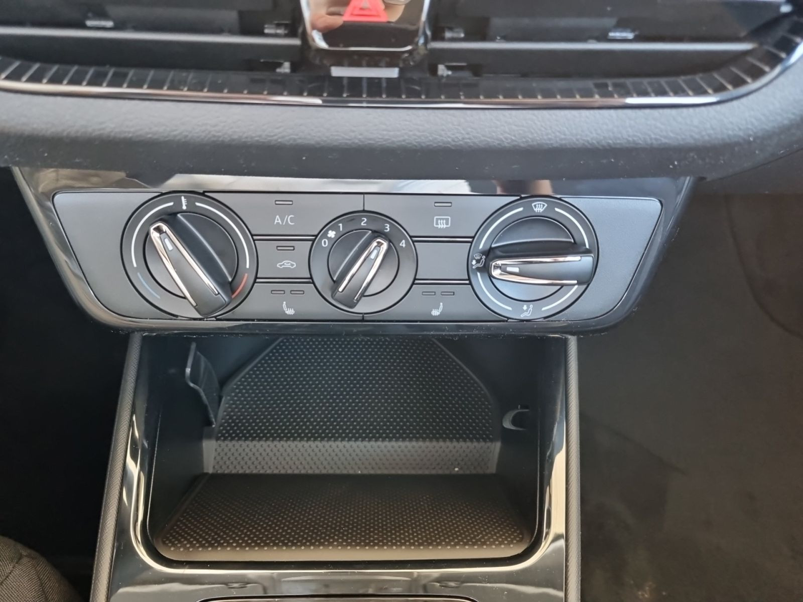 Skoda Fabia Essence 1,0 TSI Klima EPH LED Sitzhzg