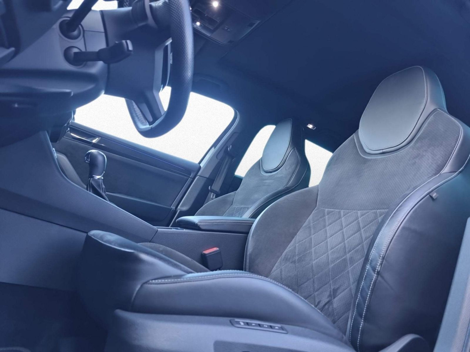 Skoda Superb Combi SportLine 4x4 2.0TSI ACC AHK Panorama