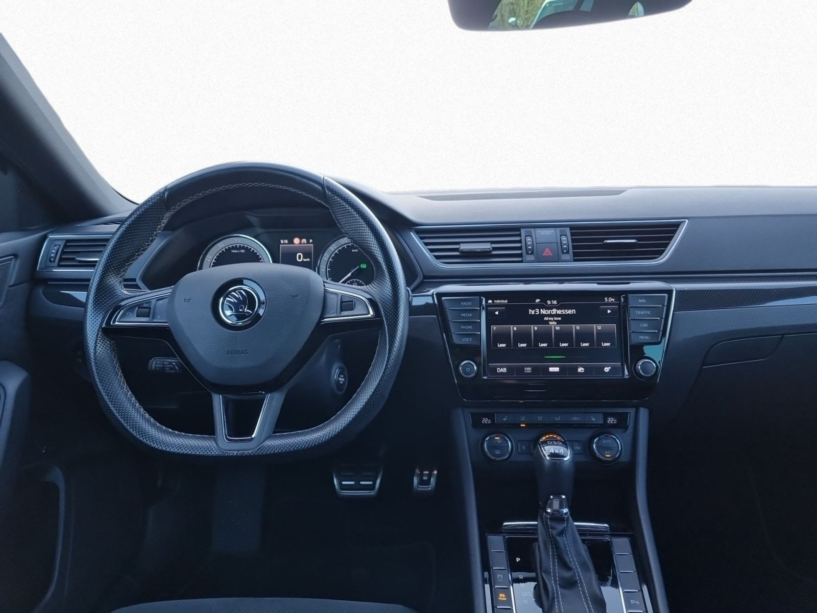 Skoda Superb Combi SportLine 4x4 2.0TSI ACC AHK Panorama