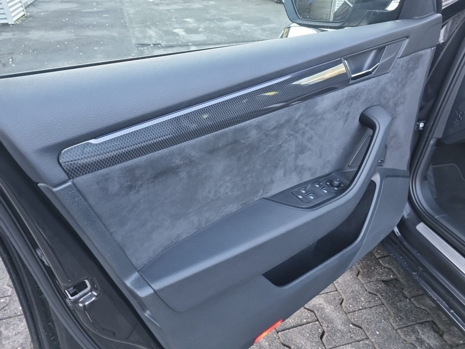 Skoda Superb Combi SportLine 4x4 2.0TSI ACC AHK Panorama